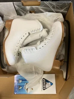New Jackson ULTIMA WomensFigure Skate White Senior 8