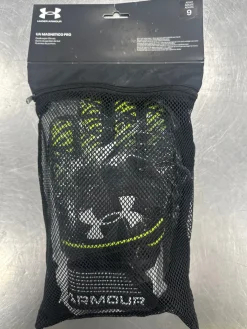 New Under Armour MAGNETICO PRO Soccer Goalie Gloves Black 9