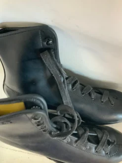 Used Bauer BLACK Mens Figure Skate Black Senior 7