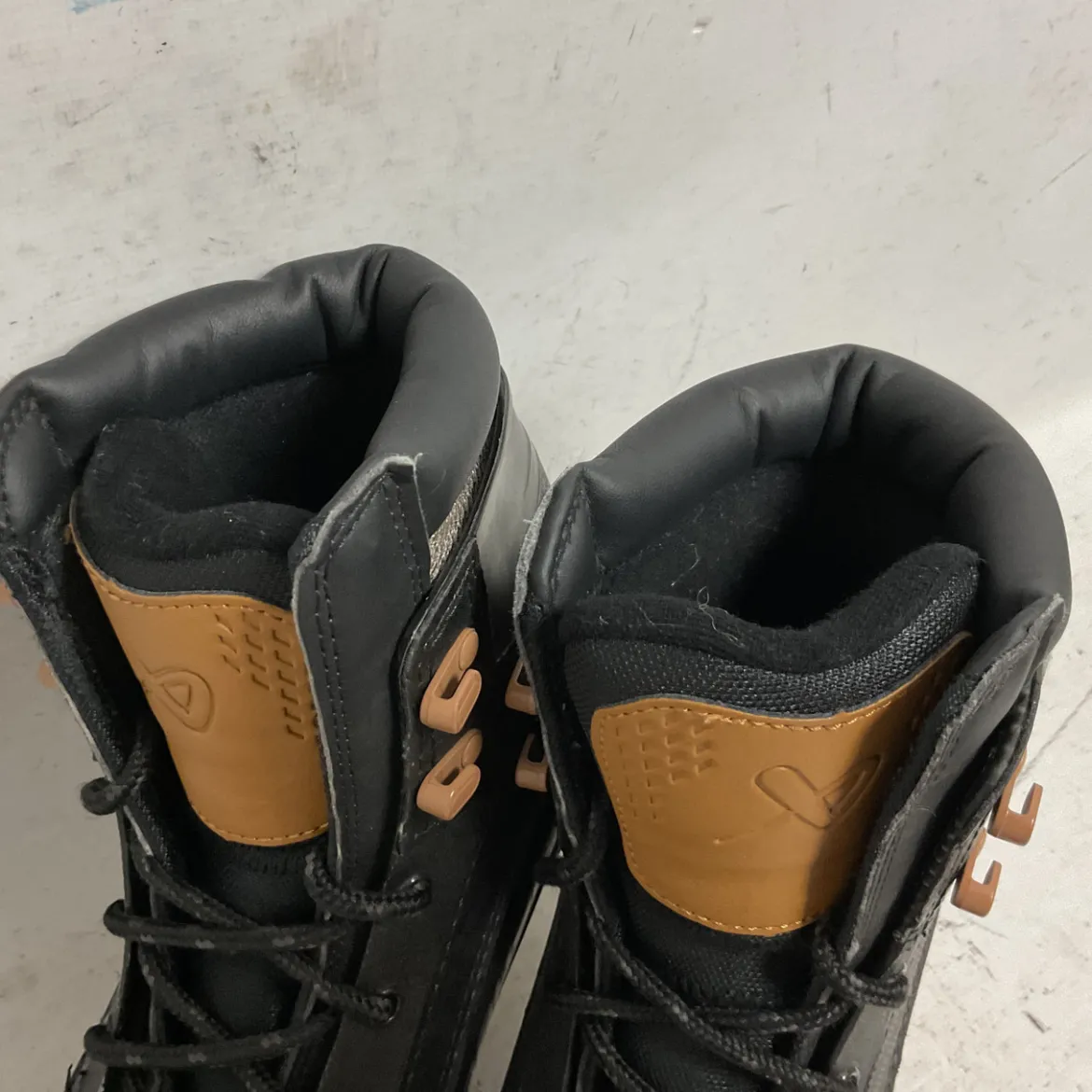 Used Bauer COLORADO Mens Softboot Skate Black Senior 5
