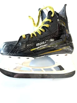 Used Bauer SUPREME M5 PRO Intermediate Hockey Skate Intermediate 4.0