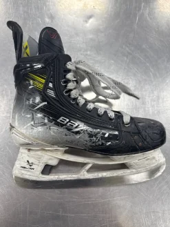 Used Bauer VAPOR HYPERLITE 2 Intermediate Hockey Skate Intermediate 5.5