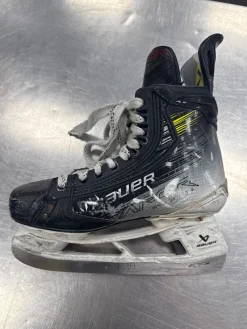 Used Bauer VAPOR HYPERLITE 2 Intermediate Hockey Skate Intermediate 5.5
