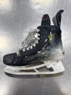 Used Bauer VAPOR HYPERLITE 2 Intermediate Hockey Skate Intermediate 5.5