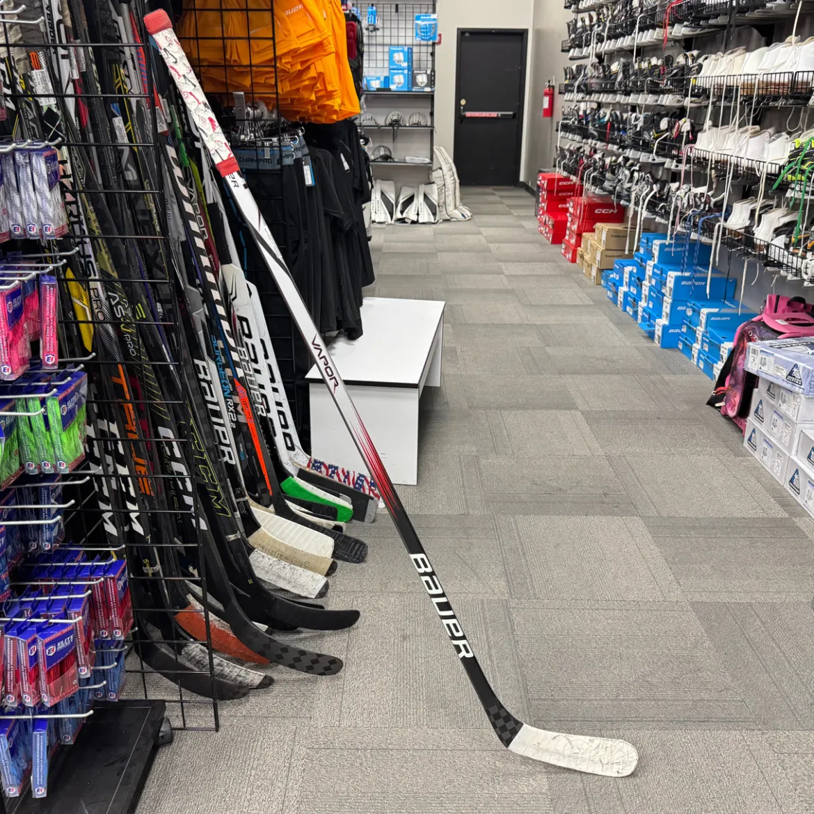 Used Bauer VAPOR Senior One Piece Left Hockey Stick 77 Flex