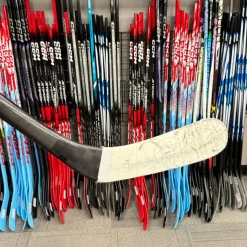 Used Bauer VAPOR Senior One Piece Left Hockey Stick 77 Flex