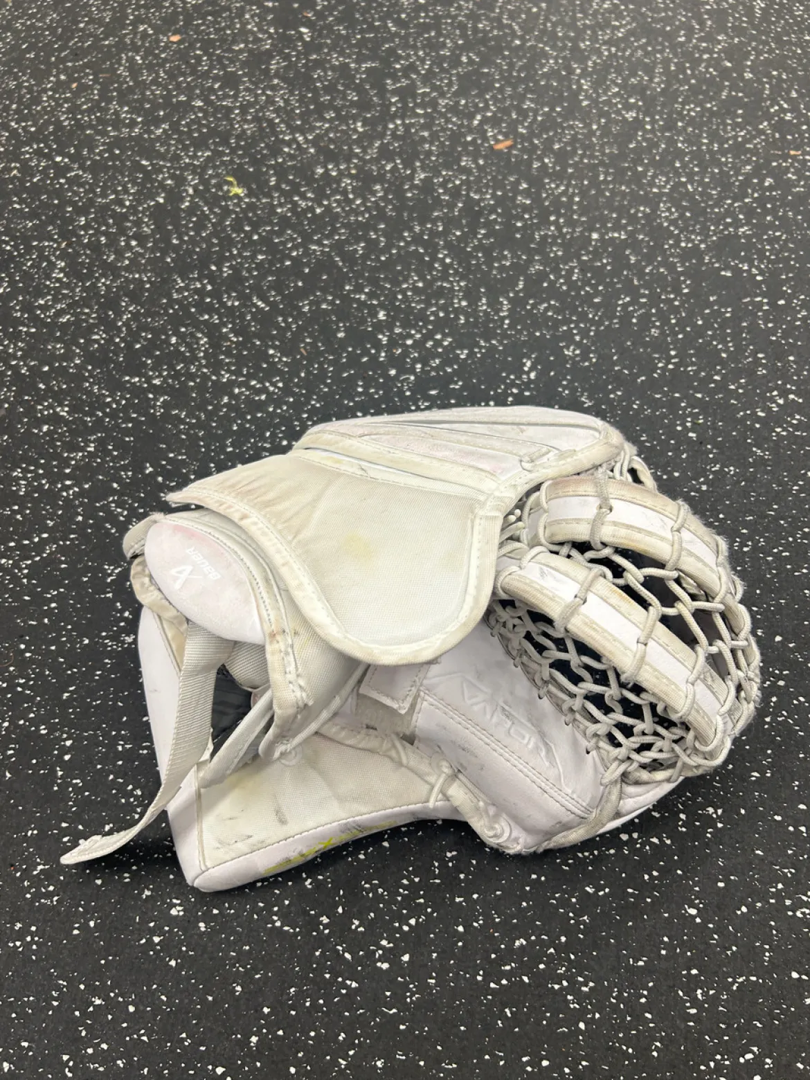 Used Bauer VAPOR X5 PRO Inter Goalie Catcher White