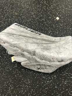 Used Bauer VAPOR X5 PRO Inter Goalie Blocker White