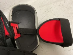 Used Bauer VAPOR 3XPRO Intermediate Shoulder Pads Black And Red MD