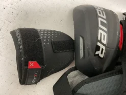 Used Bauer VAPOR 3XPRO Intermediate Shoulder Pads Black And Red MD