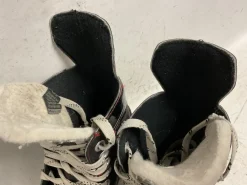 Used Bauer VAPOR X300R Roller Hockey Skates Black Junior 03