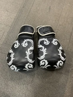 Used Boxing Gloves Black MD