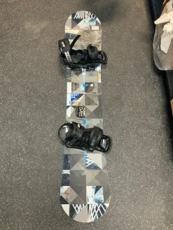 Used Burton CLASH 55 Mens Board/Bindings Royal Blue 155 cm