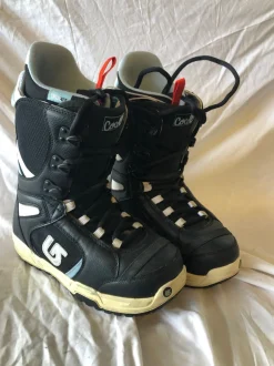 Used Burton COCO Senior 7 Girls' Snowboard Boots