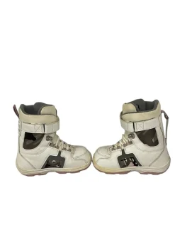 Used Burton Freestyle Girls' Snowboard Boots Size 6