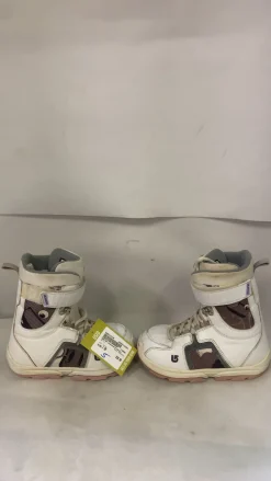 Used Burton FREESTYLE Girls Snowboard Boots White Junior 05