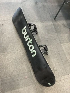 Used Burton GREEN SNOWBOARD Boys Board/Binding Green 130 cm