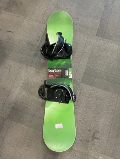 Used Burton GREEN SNOWBOARD Boys Board/Binding Green 130 cm