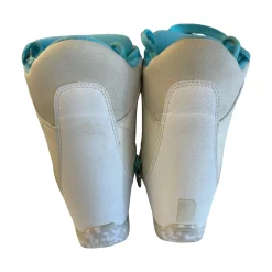 Used Burton GROM BOA Girls Snowboard Boots White Junior 03
