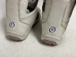 Used Burton KIDS FREESTYLE Girls Snowboard Boots Pink Junior 05