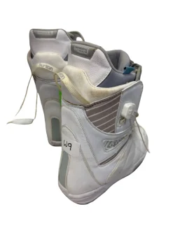 Used Burton MINT Womens Snowboard Boots White Size 9