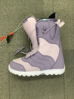 Used Burton MINT WOMENS Womens Snowboard Boots Purple Senior 9