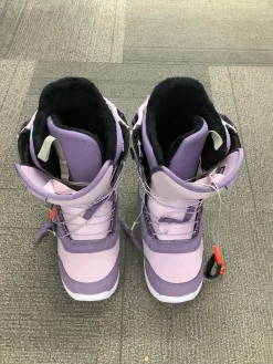 Used Burton MINT WOMENS Womens Snowboard Boots Purple Senior 9