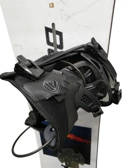 Used Burton Process Flying V Mens Snowboard 157 cm with Flow Fuse Hybrid Bindings (Black, Size L/XL)
