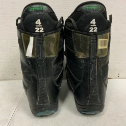 Used Burton PROGRESSION YOUTH Boys Snowboard Boots Black Junior 04
