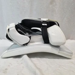Used CCM EFLEX 5.9 Inter Goalie Blocker White