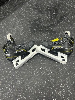 Used CCM SUPER TACKS 9380 Junior Goalie Skate Junior 01.5