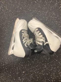 Used CCM TACKS 852 Intermediate Goalie Skate Intermediate 6.0