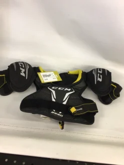 Used CCM TACKS 9550 Youth Shoulder Pads MD