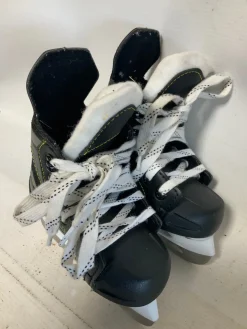 Used CCM TACKS AS 550 Youth Hockey Skate Youth 07.0