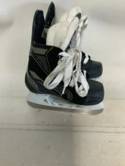 Used CCM TACKS AS 550 Youth Hockey Skate Youth 07.0