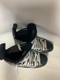 Used CCM VECTOR 05 Senior Hockey Skate Senior 9.5