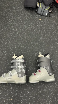 Used Dalbello VANTAGE Womens DH Ski Boot Grey 320 MP - M14