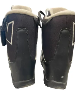 Used DEFIANCE Boys Snowboard Boots Black Junior 03
