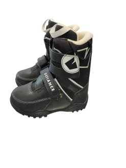 Used DEFIANCE Boys Snowboard Boots Black Junior 03