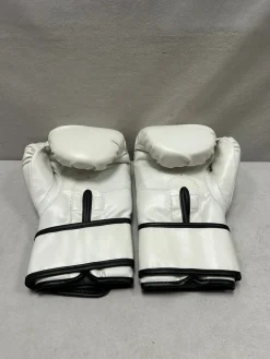 Used Everlast Boxing Gloves White MD