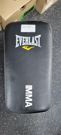 Used Everlast Boxing Pads Black
