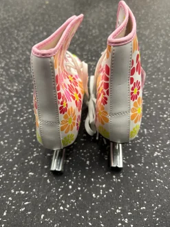 Used FLOWERS Girls Figure Skate White Youth 13.0