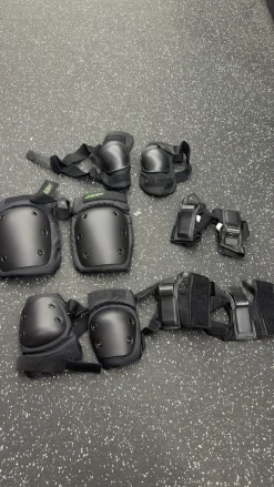 Used Inline Protective Set Black Senior