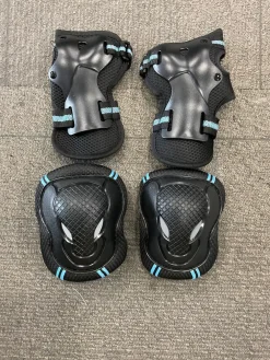 Used Inline Protective Set Black And Royal Blue MD