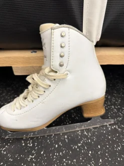 Used Jackson LELLE WomensFigure Skate White Senior 4