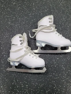 Used Jackson SOFT SKATE ULTIMA Girls Figure Skate White Junior 01