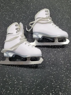 Used Jackson SOFT SKATE ULTIMA Girls Figure Skate White Junior 01
