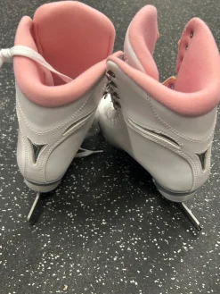 Used Jackson SOFT SKATE WomensFigure Skate White Senior 8