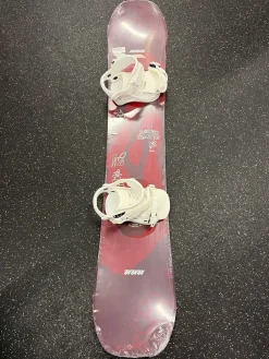 Used K2 METROPOLITAN SNOWBOARD NEW Womens Board/Bindings Maroon 146 cm