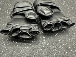 Used LIBERLUPUS Martial Arts Gloves Black SM